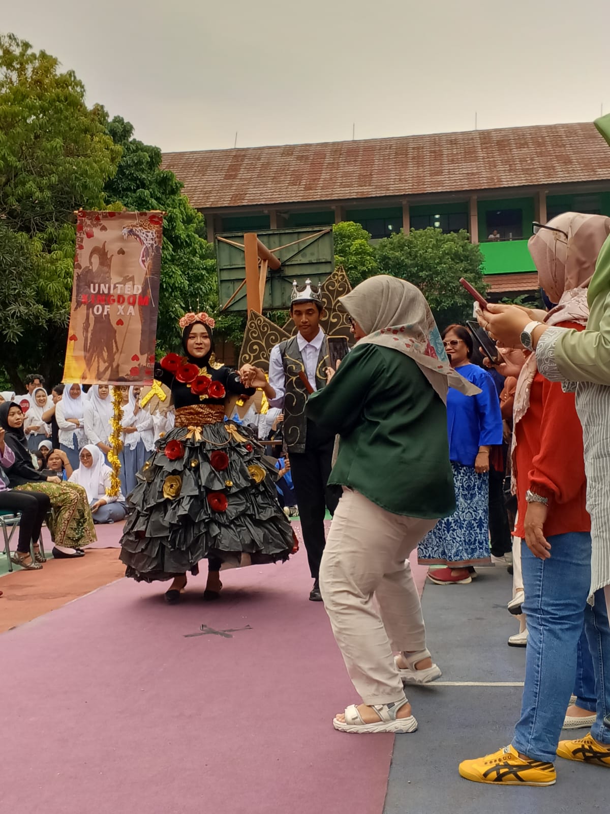 Fashion Show daur ulang