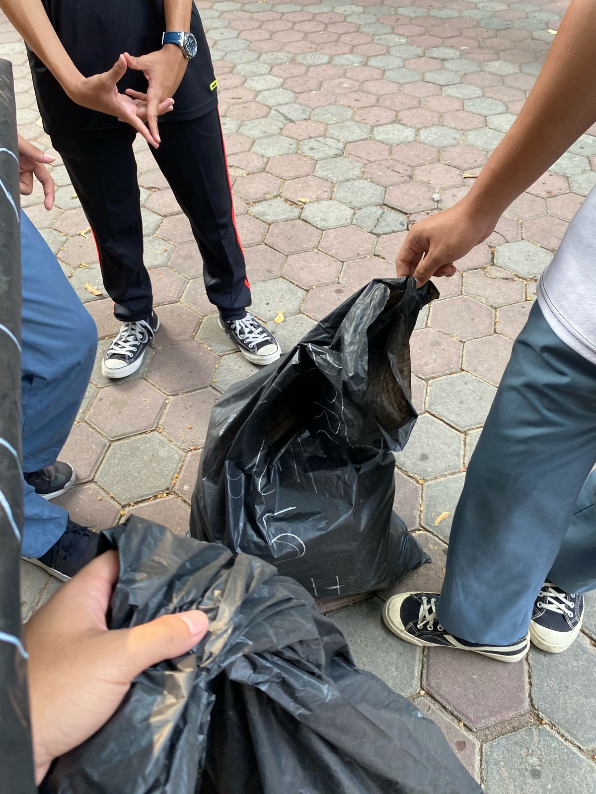 pengumpulan dan penimbangan sampah1