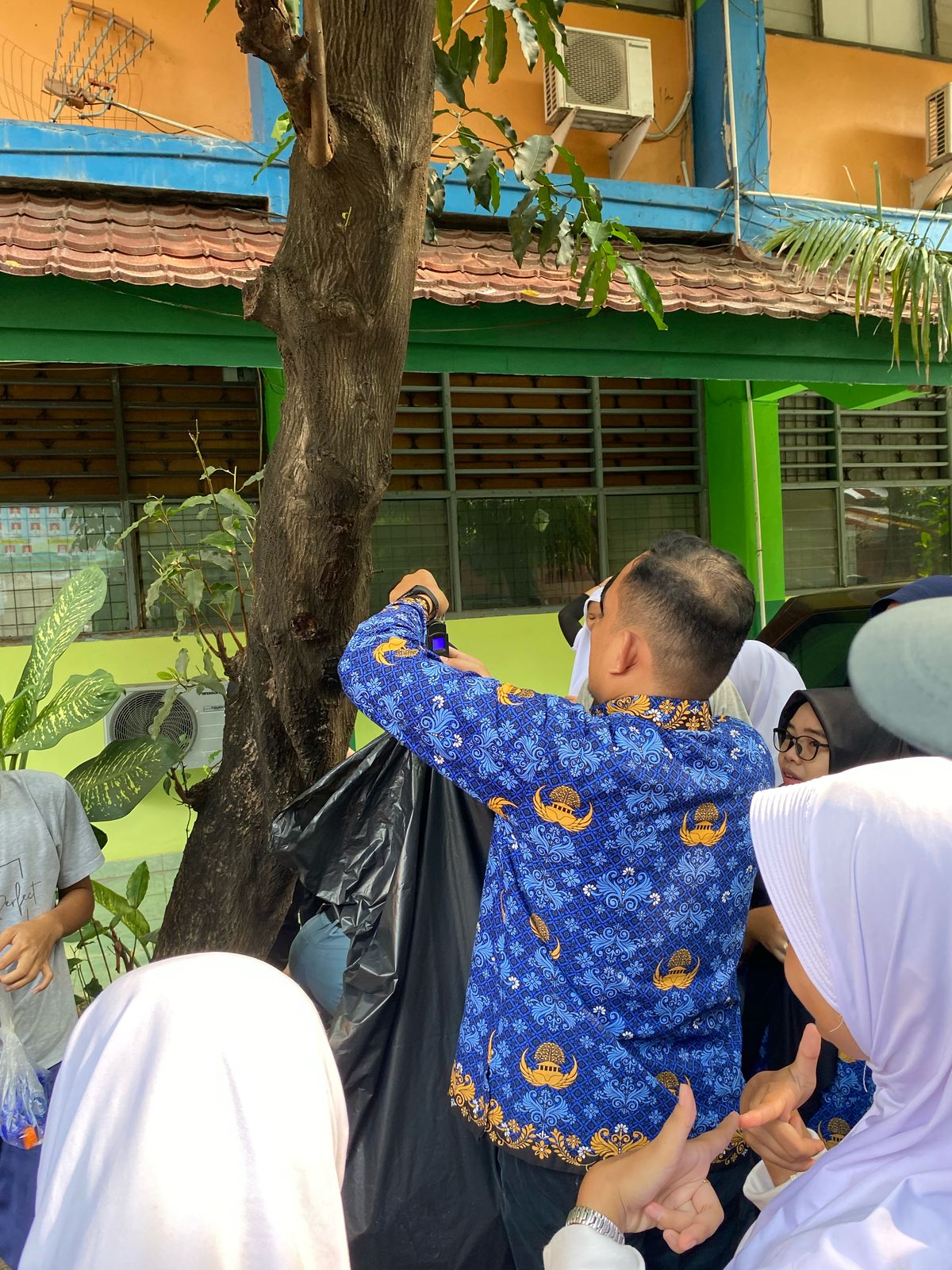 pengumpulan dan penimbangan sampah2